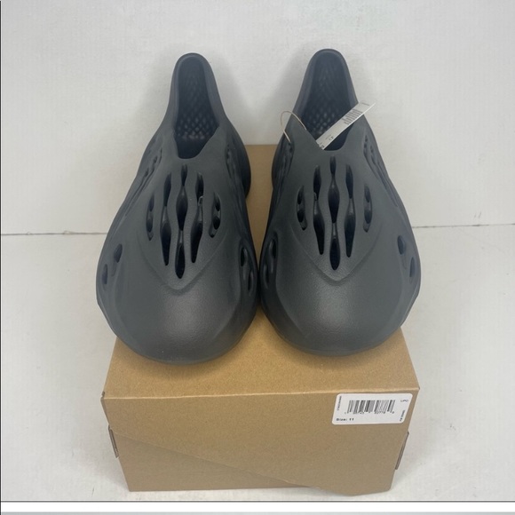 Adidas Yeezy Foam Runner “Onyx Black” BRAND NEW - Picture 2 of 3
